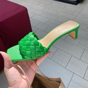*NWOT* H&M green mule kitten heels